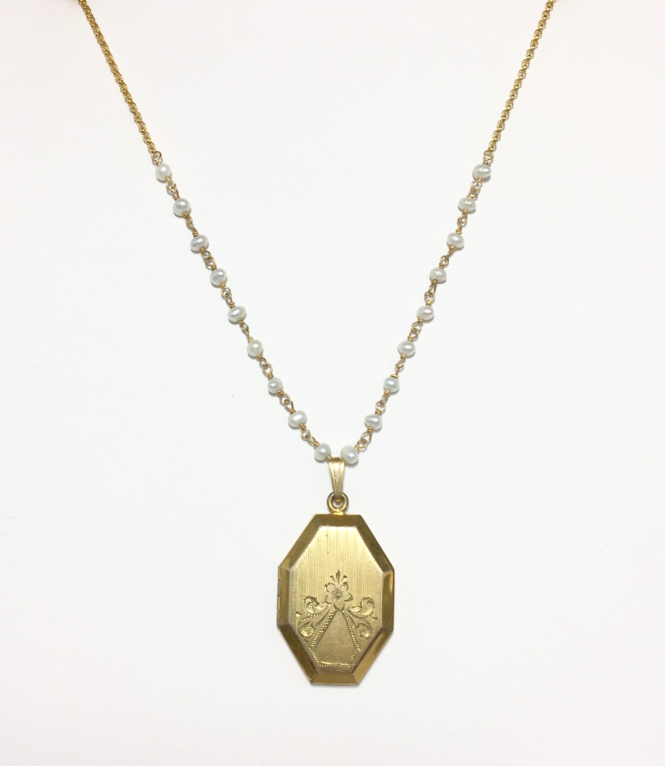 Antique gold locket necklace Clearance