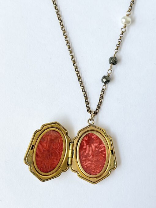 Vintage Mother of Pearl Locket Necklace - Image 3