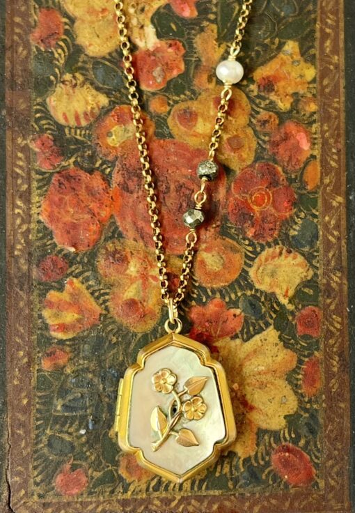 Vintage Mother of Pearl Locket Necklace - Image 2